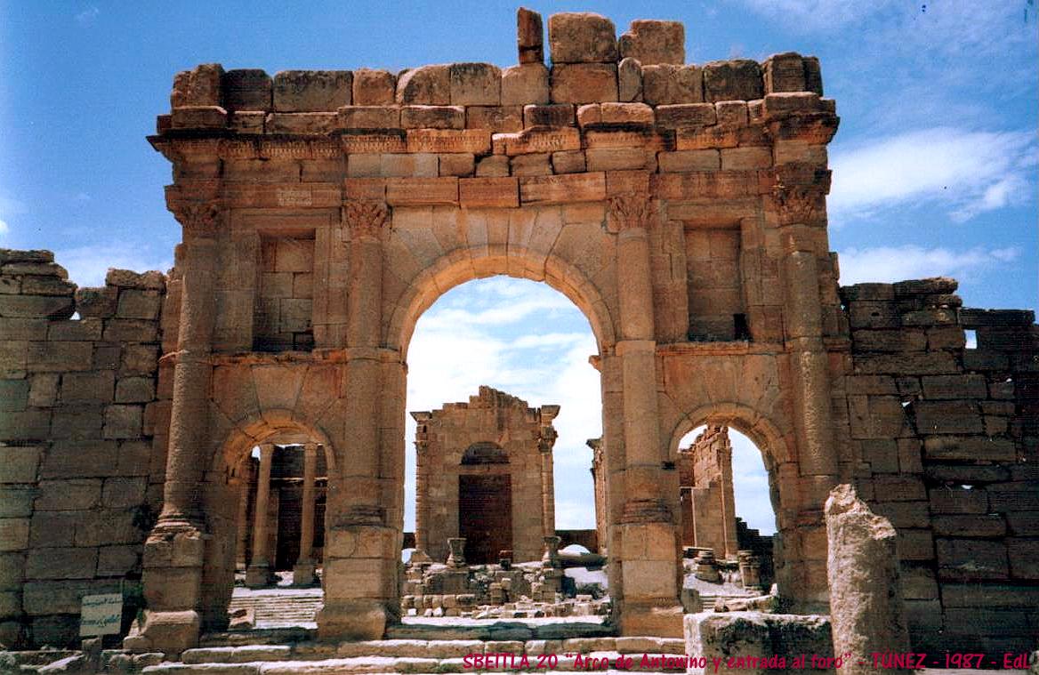 Arco de Antonino Pío en Sufétula (Túnez)