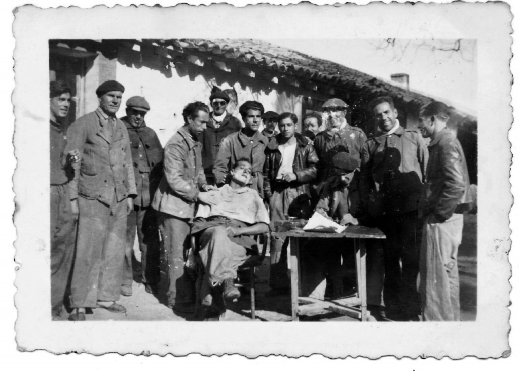 Camp Suzzoni- Boghar 8-8-1941 Victor Ortega afeitando