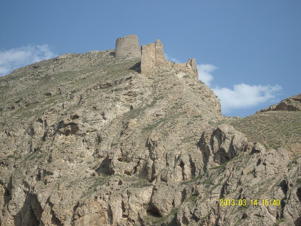 II.22.38 - Ruinas de la fortaleza de Firukuz. Irán.