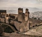 Bab Guissa, puerta de la muralla meriní de Fez, con la medina de Fez el-Bali al fondo